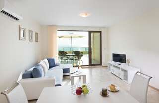 Апарт-отели Calithea Complex Каварна Exclusive One-Bedroom Apartment with Terrace and Sea View-1